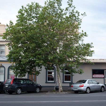 The Cally Hotel Warrnambool Room photo
