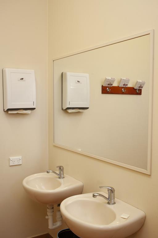The Cally Hotel Warrnambool Room photo