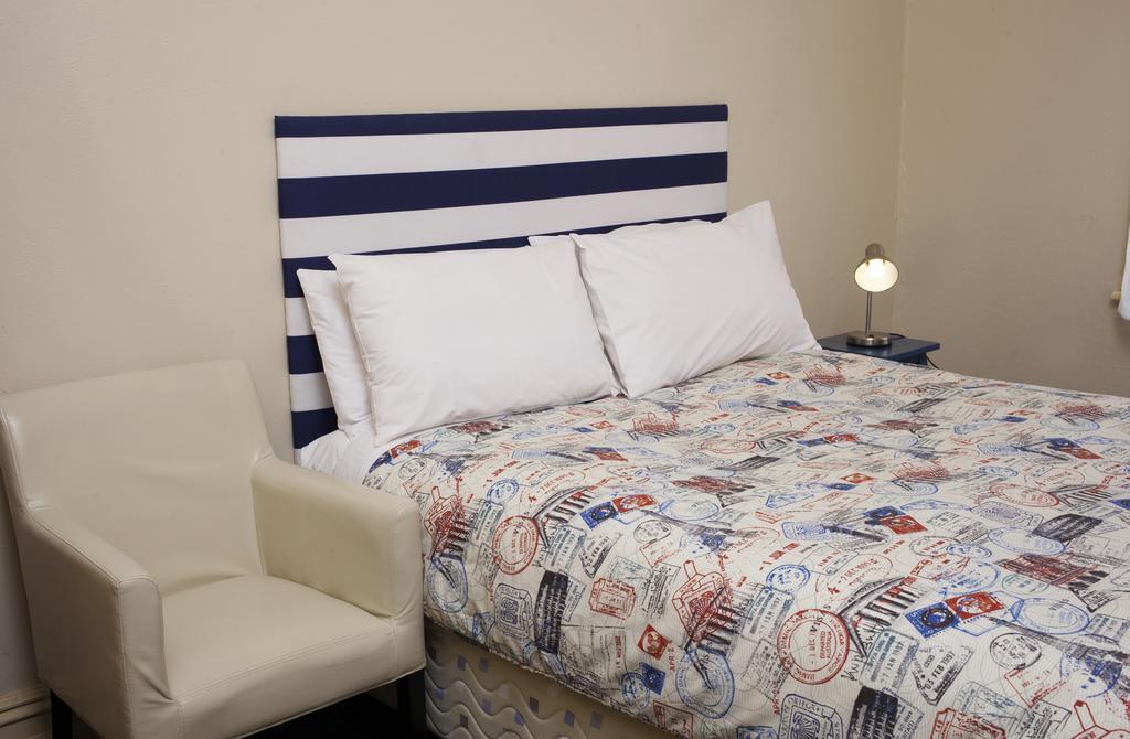 The Cally Hotel Warrnambool Room photo