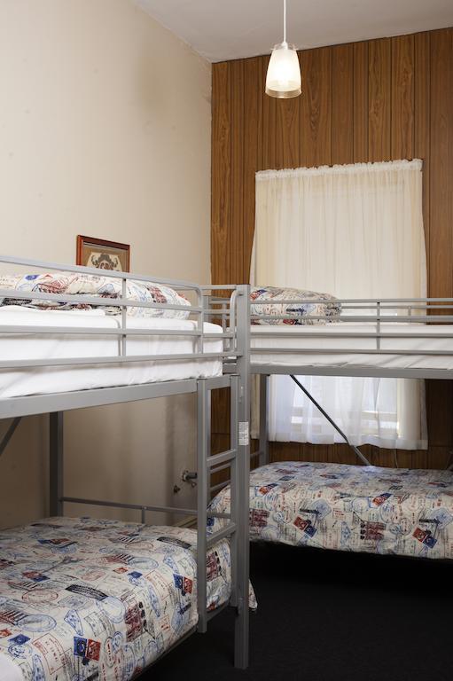 The Cally Hotel Warrnambool Room photo